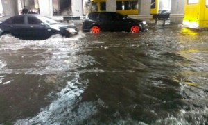 Возле метро Левобережная. Фото Виктории Лакитиной