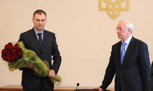 Новому министру придется найти покупателей «бумажек» Кабмина