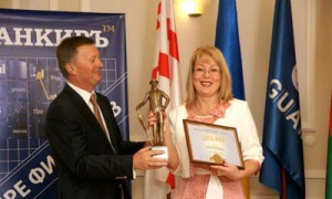 Награды получает Митронина Елена Викторовна, председатель правления СК «ВУСО» с 24 октября 2011 года.