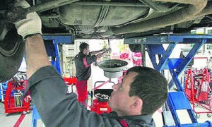 Сами следят за авто. Водители говорят, техосмотр никому не нужен