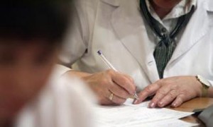 За 350 грн медсправку привезут в любой конец города. Фото: bfm.ru