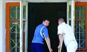 С больной головы на здоровую. Предприятия начнут активнее страховать своих сотрудников. Фото: PHL