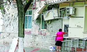 Многие частные медучреждения не работают в зоне АТО, поэтому застрахованным приходится оплачивать услуги самостоятельно. Фото: Reuters