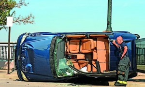 Ремонт дорогого автомобиля даже при незначительном повреждении может обойтись владельцу в крупную сумму. Фото: Fotobank.ua