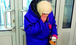 Больнее всего правительственная экономия ударит по наименее незащищенным слоям населения. Фото: PHL