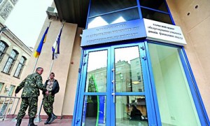 Руководство комиссии ушло «на фронт». Фото: Константин Мельницкий