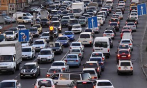 Многие граждане решили, что автомобиль - неплохое вложение перед угрозой дефолта