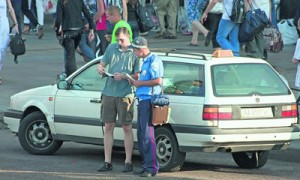 На дороге. Гаи будет проверять состояние машин прямо на обочине. Фото: Н. Луценко