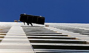 Банкиры опасаются резкого обвала евро и других нависших над ними угроз. Фото: Reuters