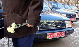 Ставка на устаревшие модели буквально хоронит перспективы отечественного автопрома. Фото: УНИАН 