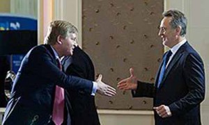 Лидерами по скупке активов в Украине в этом году стали бизнесмены Дмитрий Фирташ (слева) и Ринат Ахметов. Фото: УНИАН 