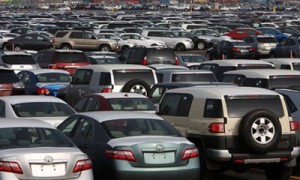 Украинцы скупают дорогие авто, из-за чего 