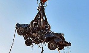 Утилизация автомобилей в Украине больше не будет бесплатной. Фото: Сергей Киселев / Коммерсантъ