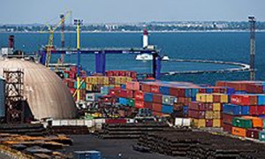 Наиболее распространенными страховыми случаями при перевозке грузов являются кражи, порча имущества третьими лицами, а также неправильное закрепление грузов. Фото: Владислав Содель / Коммерсантъ