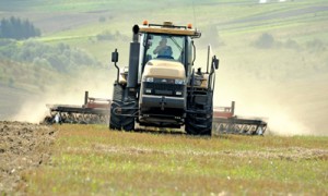 Аграрии стали покупать больше сельхозтехники за счет заемных средств. Фото: Александр Пархоменко