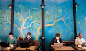 Онлайн-реклама рассчитана в основном на молодых людей возрастом до 30 лет