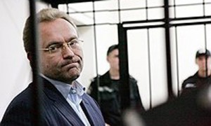 Отбыв в заключении почти половину своего срока, Василий Волга не смог добиться отмены приговора. Фото: Александр Яловой / Коммерсантъ